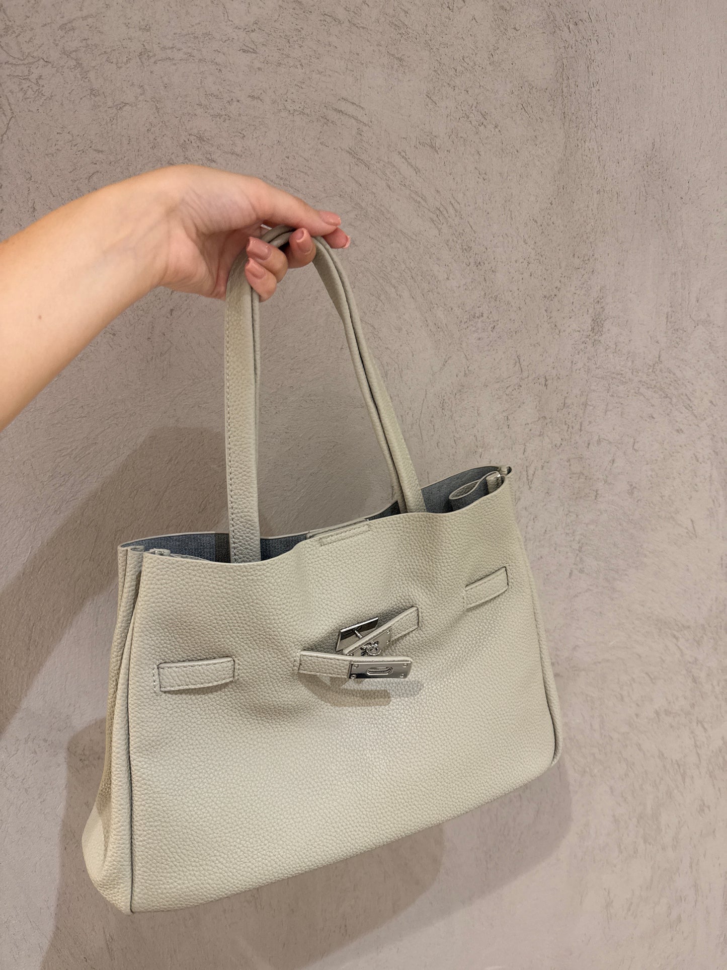 Borsa shopper donna in pelle martellata – elegante e capiente con chiusura a gancio