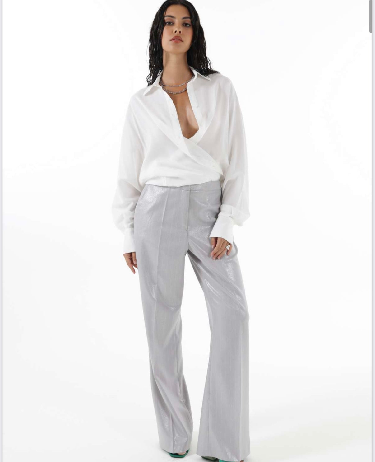 Pantalone Grigio Lucente – Eleganza Contemporanea