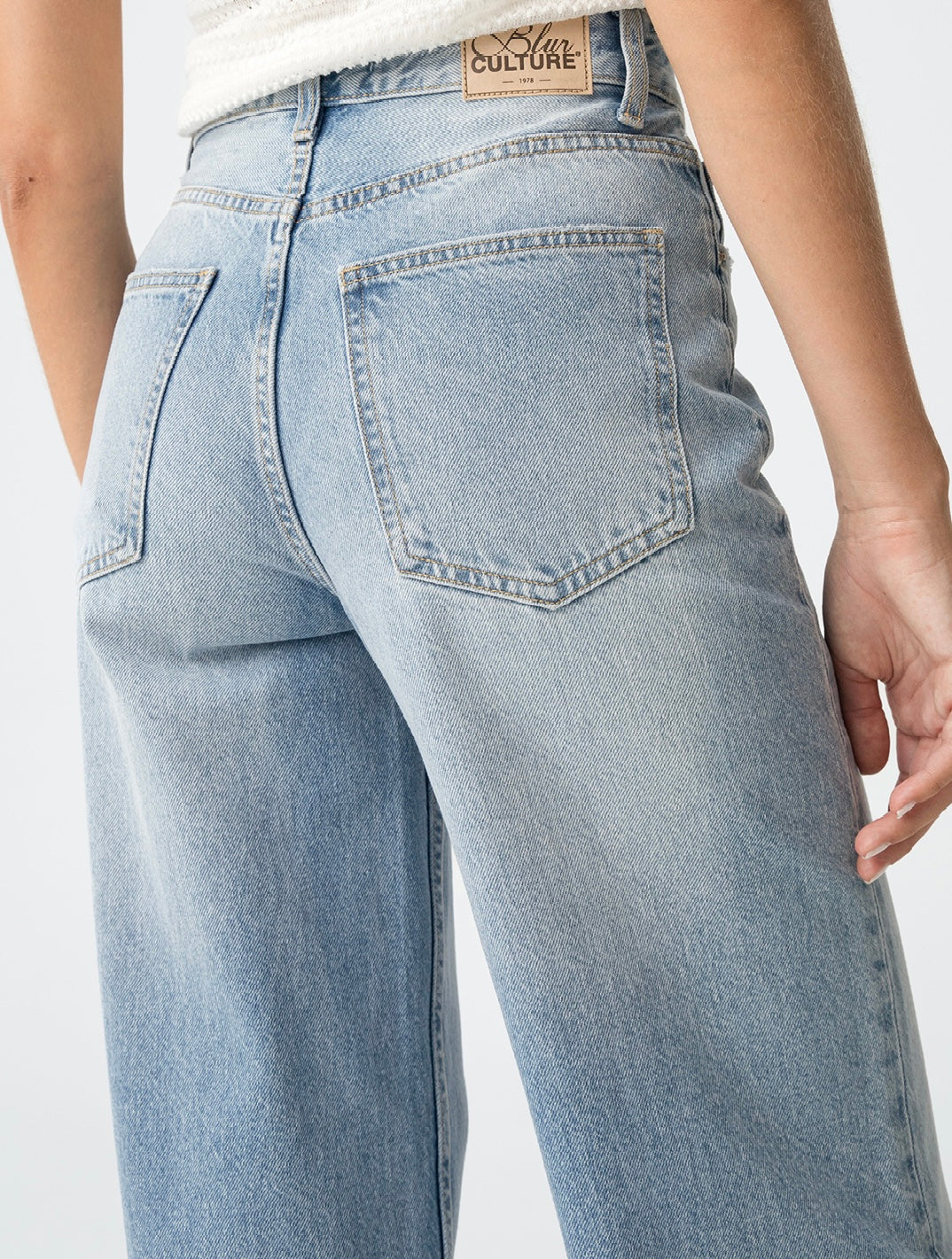 Jeans a gamba larga a vita alta da donna in denim