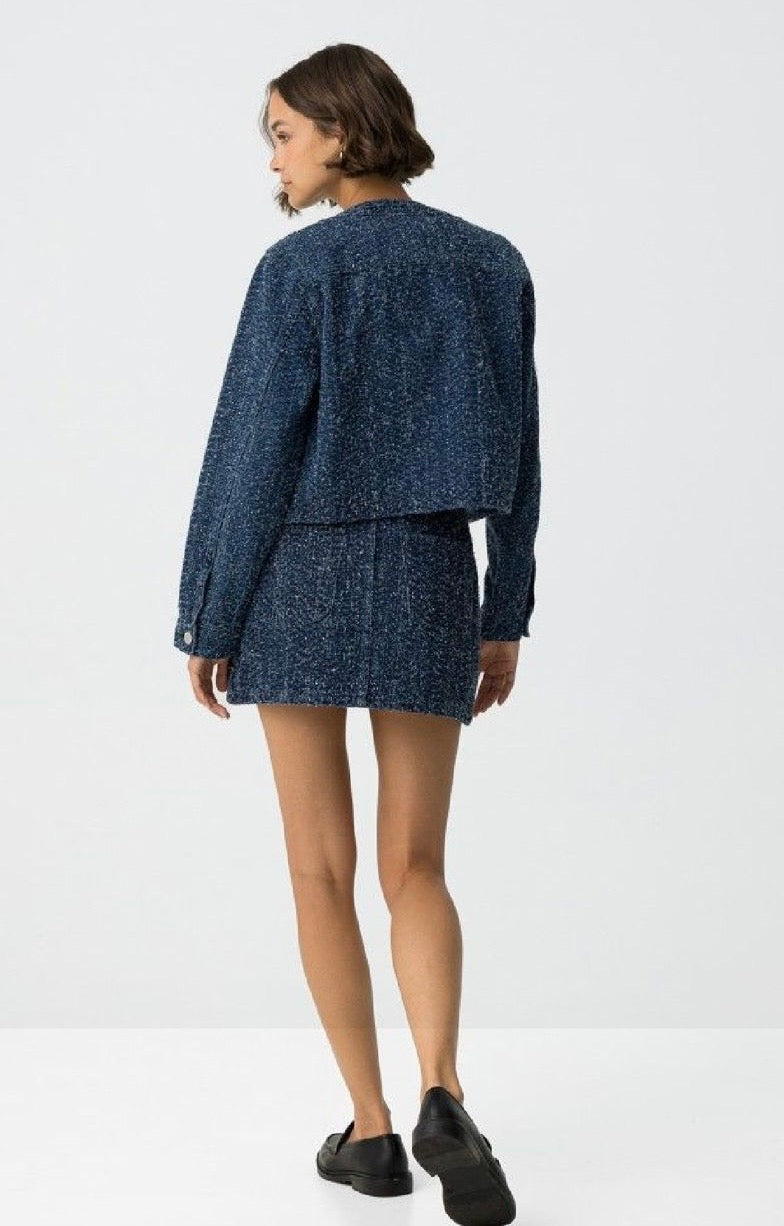 Coordinato donna giacca e minigonna blu – completo elegante in bouclé
