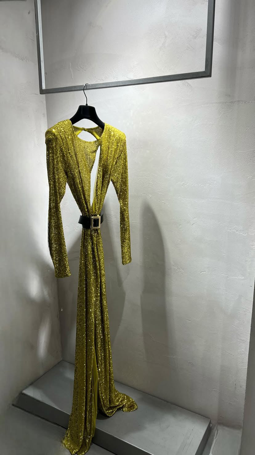 Abito lungo oro scintillante con cintura – vestito elegante da sera