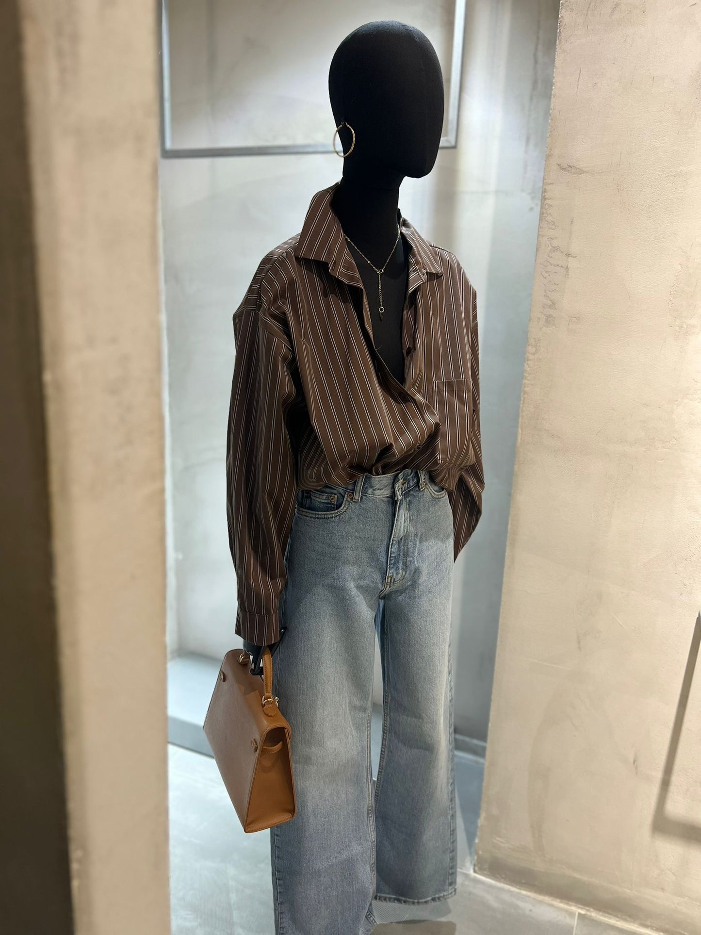 Camicia oversize marrone a righe verticali – stile casual chic | Donna