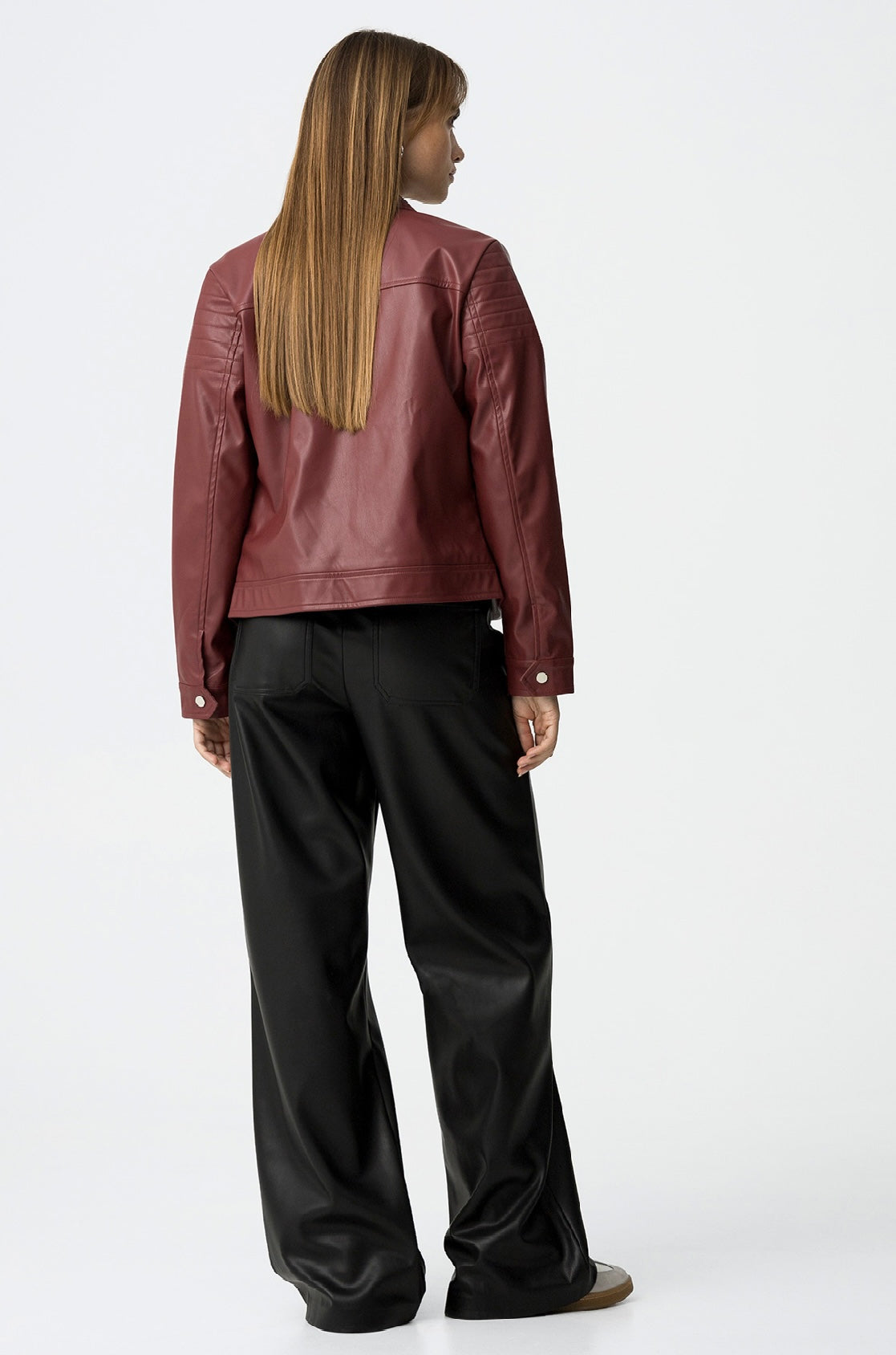 Pantaloni donna in ecopelle nera – modello ampio a gamba larga
