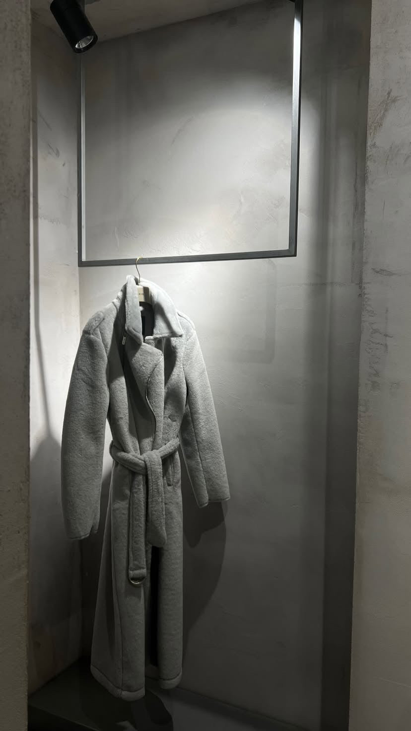 Cappotto lungo in lana effetto teddy grigio – Elegante e caldo per l’inverno