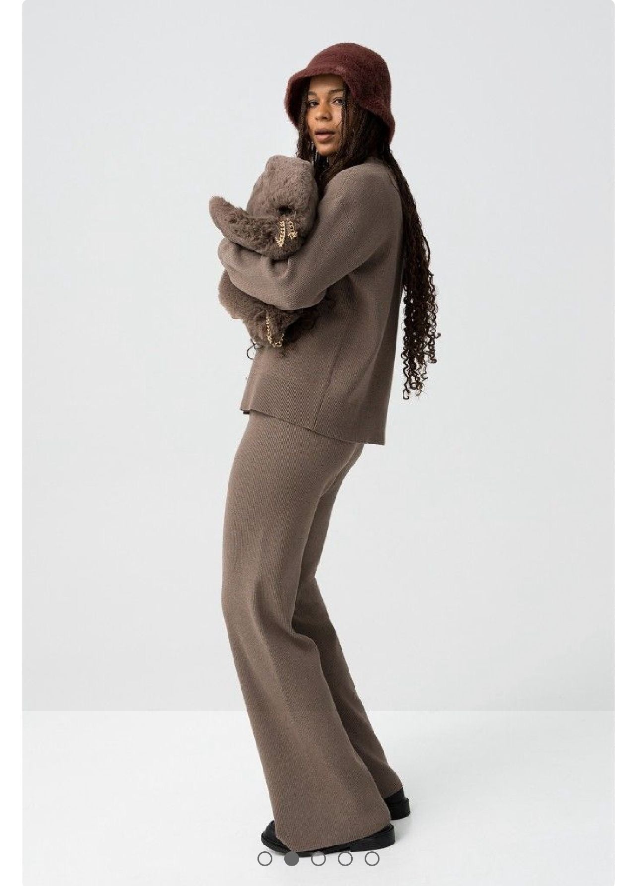 Coordinato donna in maglia – cardigan e pantaloni eleganti color marrone