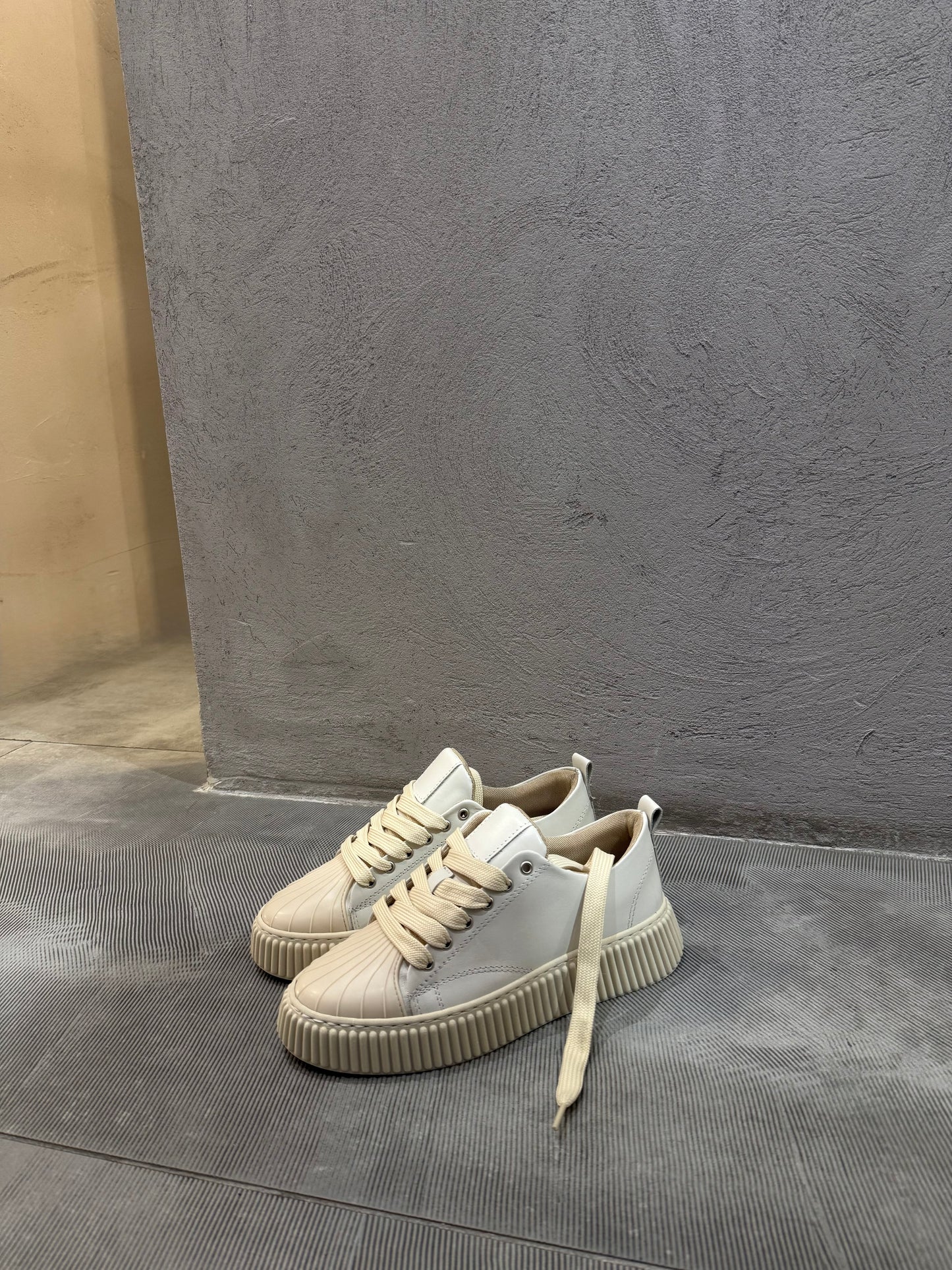 Sneakers basse Bianche e Panna pelle con suola chunky