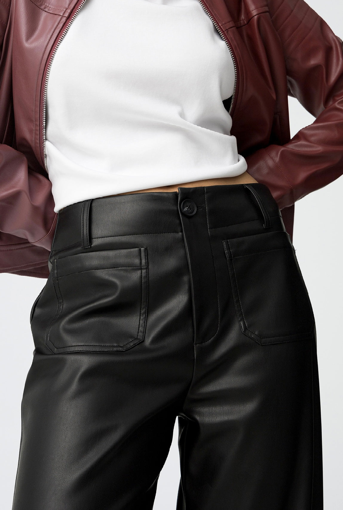 Pantaloni donna in ecopelle nera – modello ampio a gamba larga