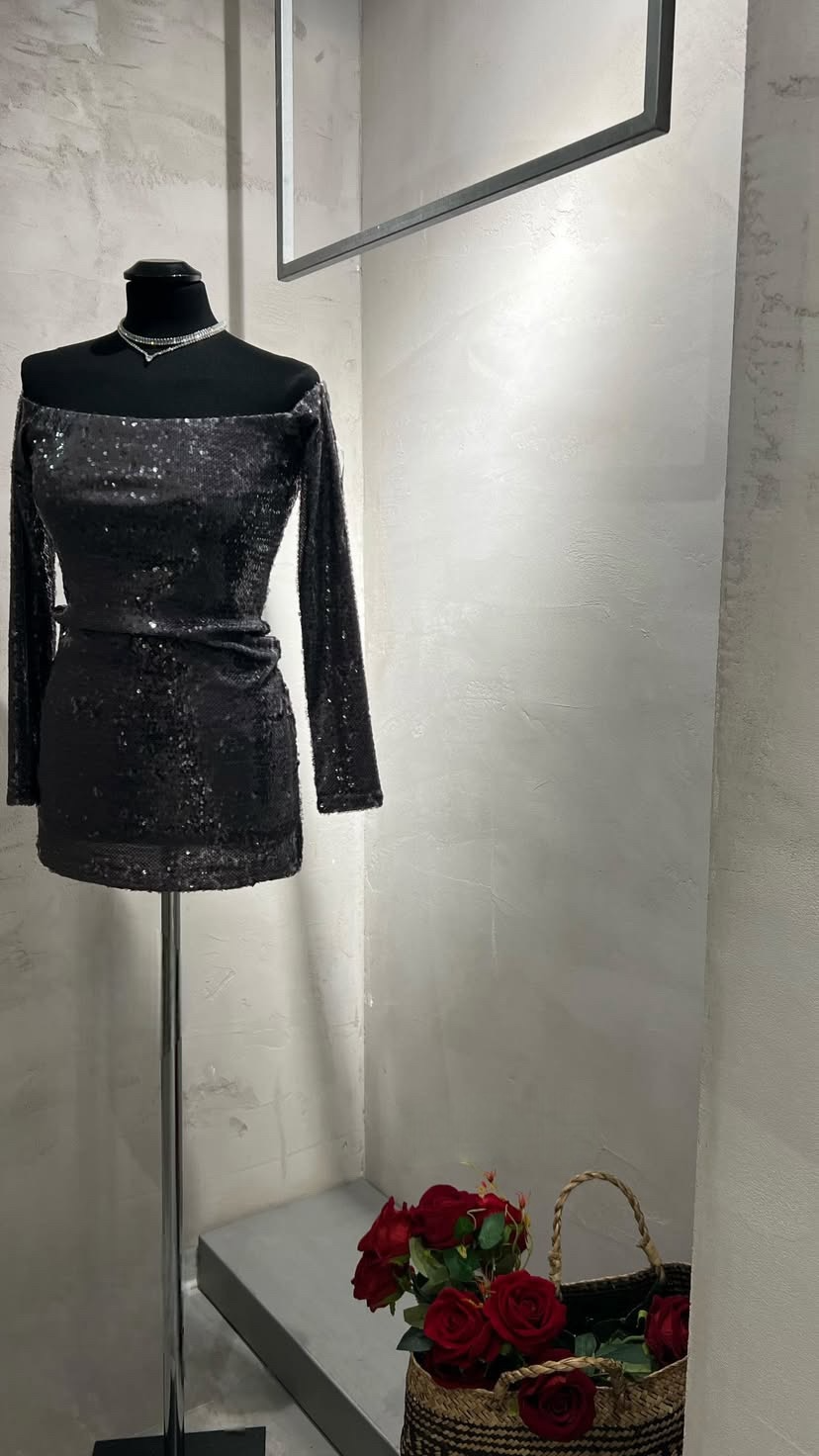 Abito corto nero con paillettes – vestito elegante off shoulder