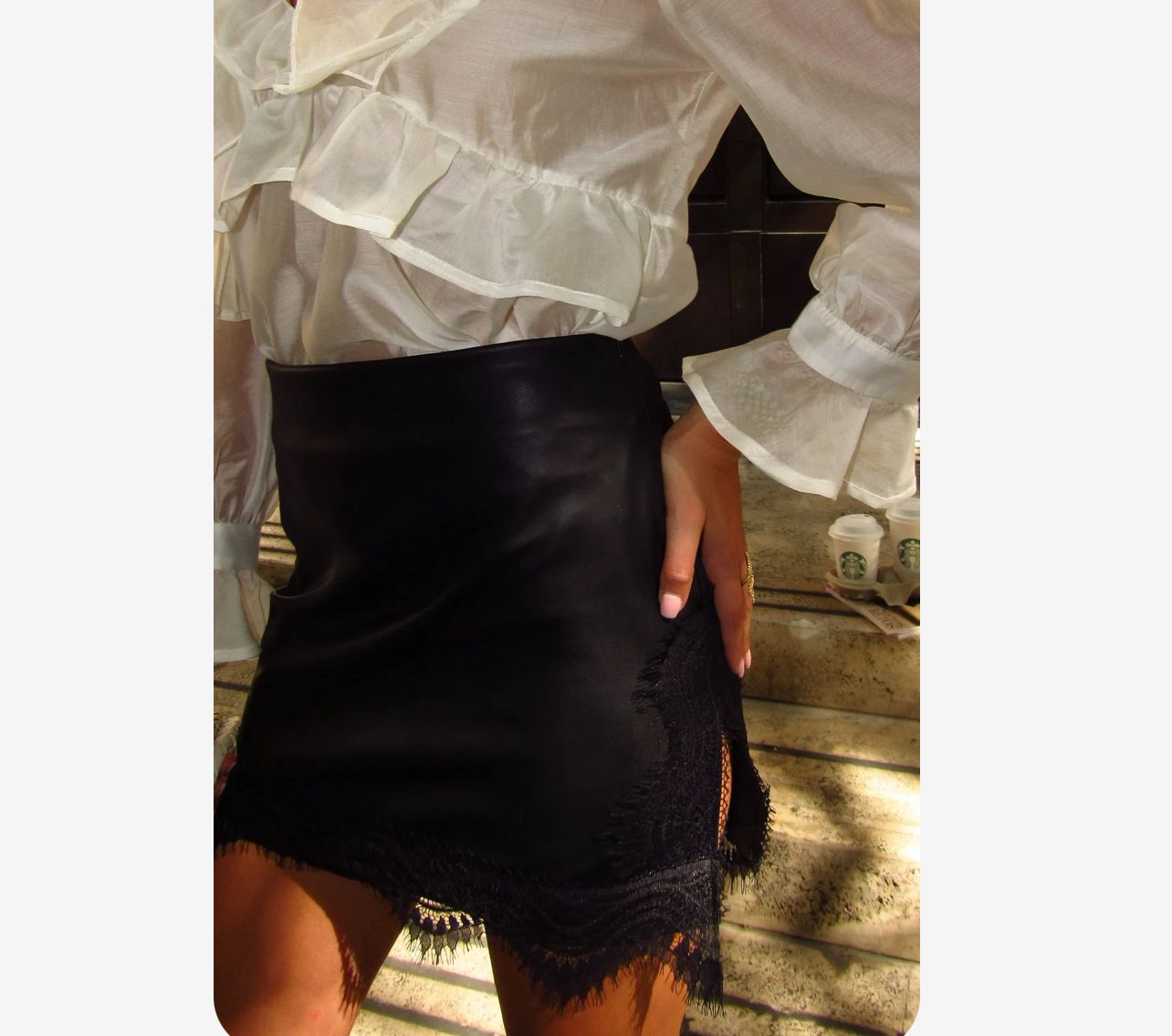 Gonna mini nera in ecopelle con pizzo da donna