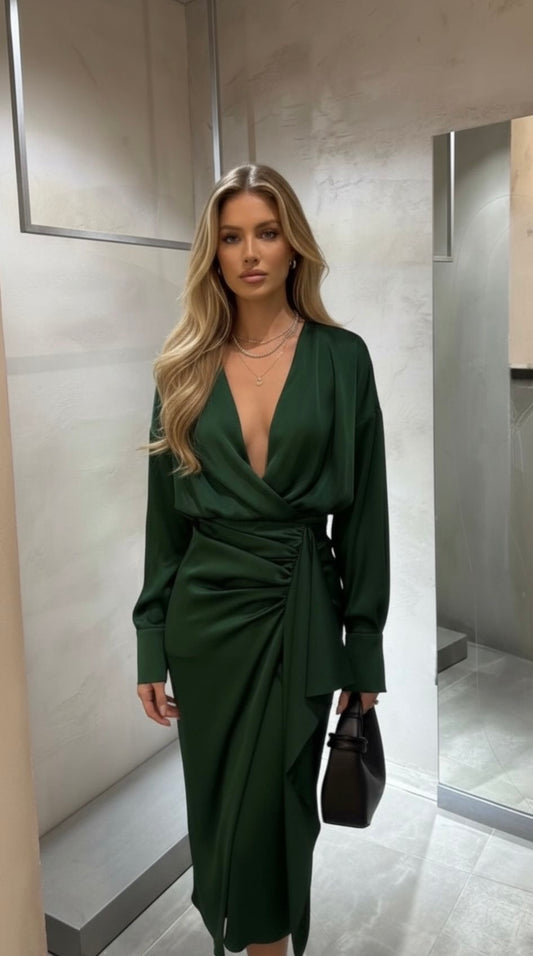 Abito verde smeraldo elegante satinato – Vestito midi con spacco e drappeggio