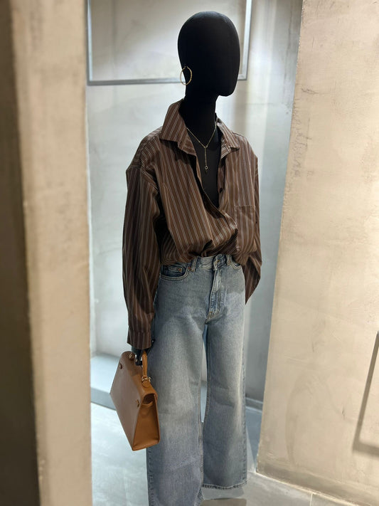 Camicia oversize marrone a righe verticali – stile casual chic | Donna