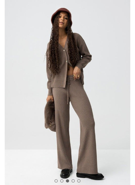 Coordinato donna in maglia – cardigan e pantaloni eleganti color marrone