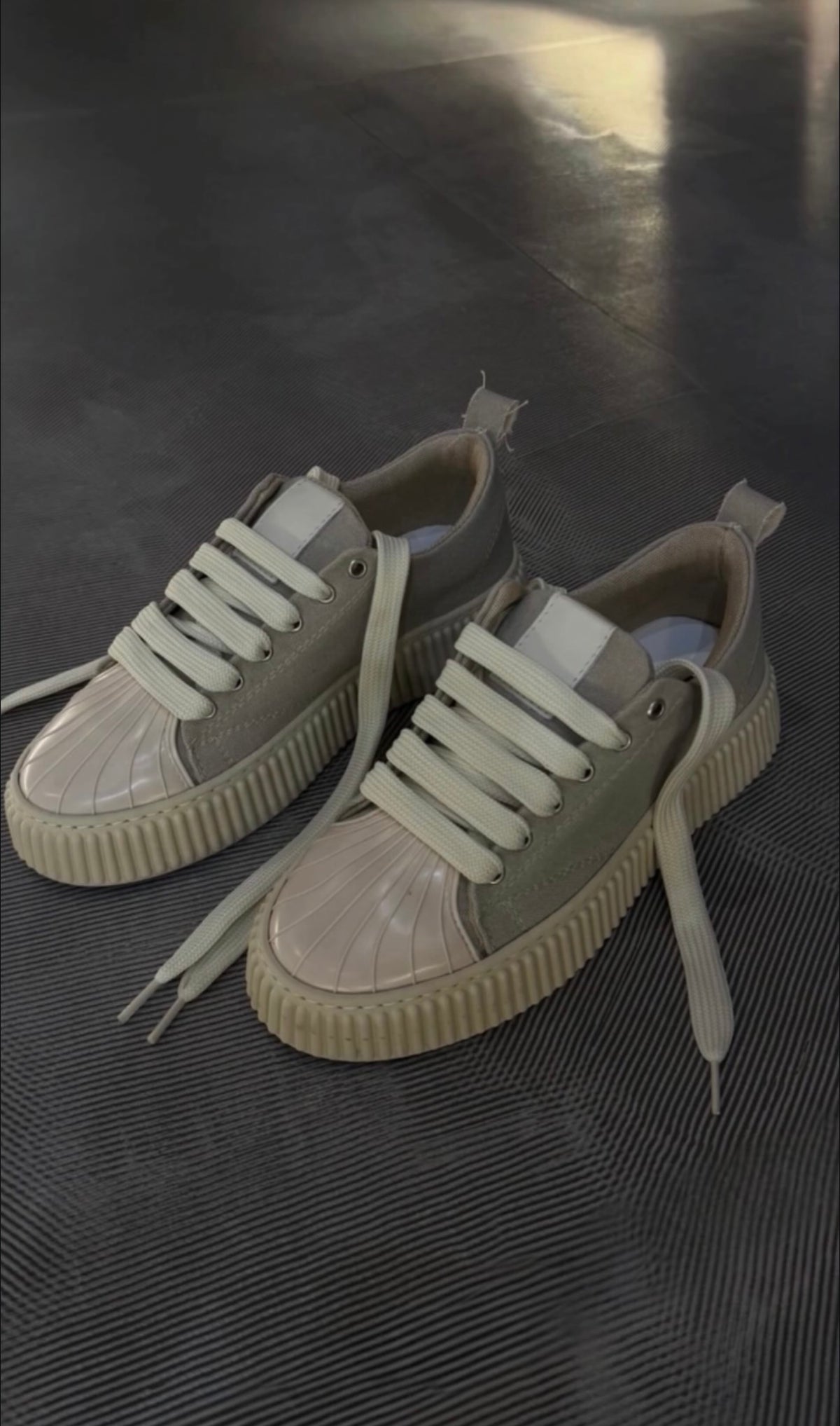 Sneakers in tela beige con suola Chunky