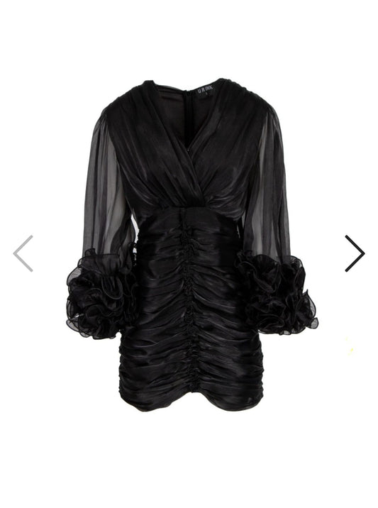 Abito corto nero con maniche trasparenti e arricciature da donna