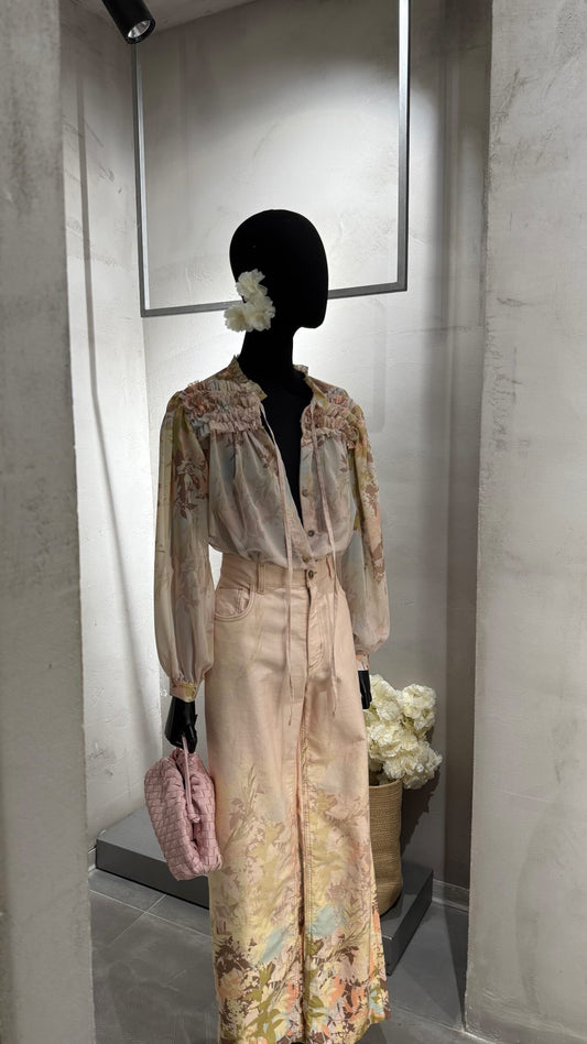Completo Blusa leggera con fantasia floreale e jeans lunga a vita alta da donna